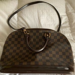 Loui Vuitton purse